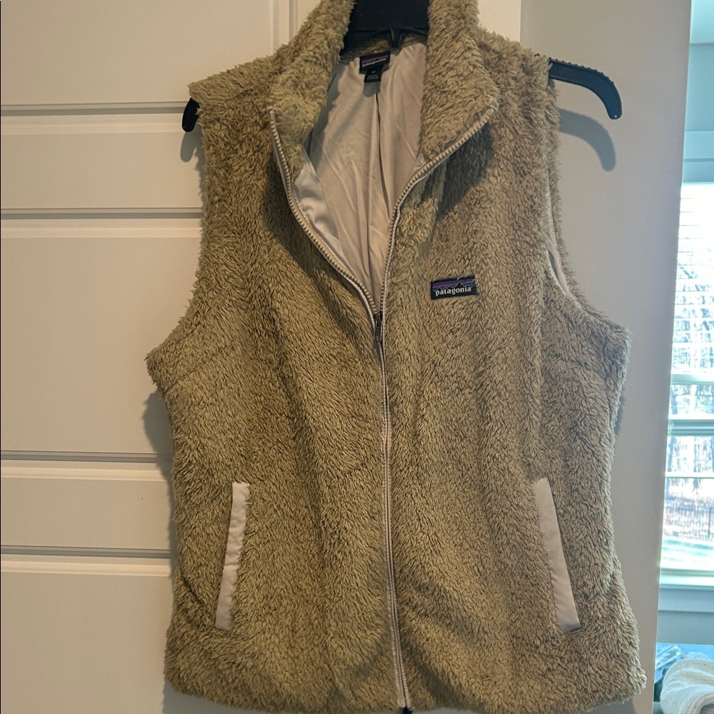 Patagonia Women's Beige Fleece Vest size XL